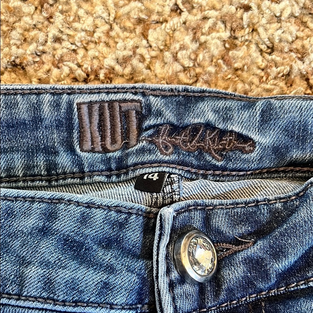 Blue Jeans - Picture 2 of 6